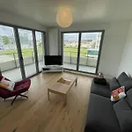 Presqu'ile, Neuf Avec Balcon, Salle De Gym Et Parking Apartment