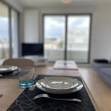 Presqu'ile, Neuf Avec Balcon, Salle De Gym Et Parking Apartment Caen