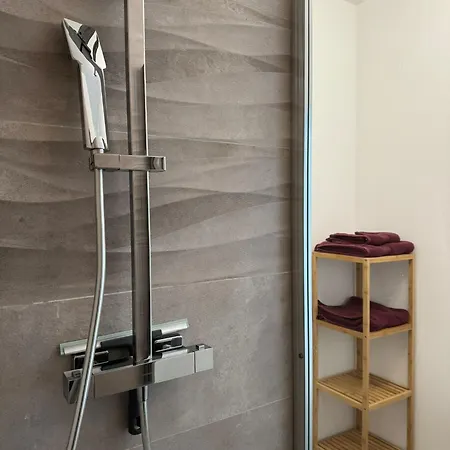 Presqu'ile, Neuf Avec Balcon, Salle De Gym Et Parking *