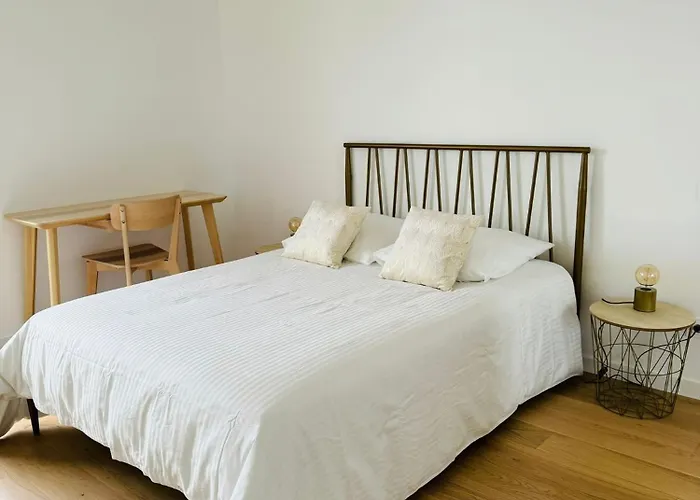 Presqu'ile, Neuf Avec Balcon, Salle De Gym Et Parking Apartment